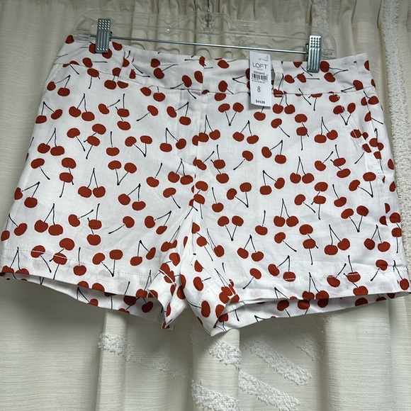 NWT Loft size 8 white with cherries 4” shorts - Picture 1 of 2